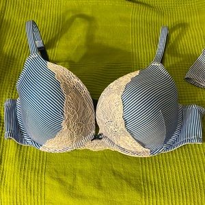 Cacique Plunge Bra 40c blue and white